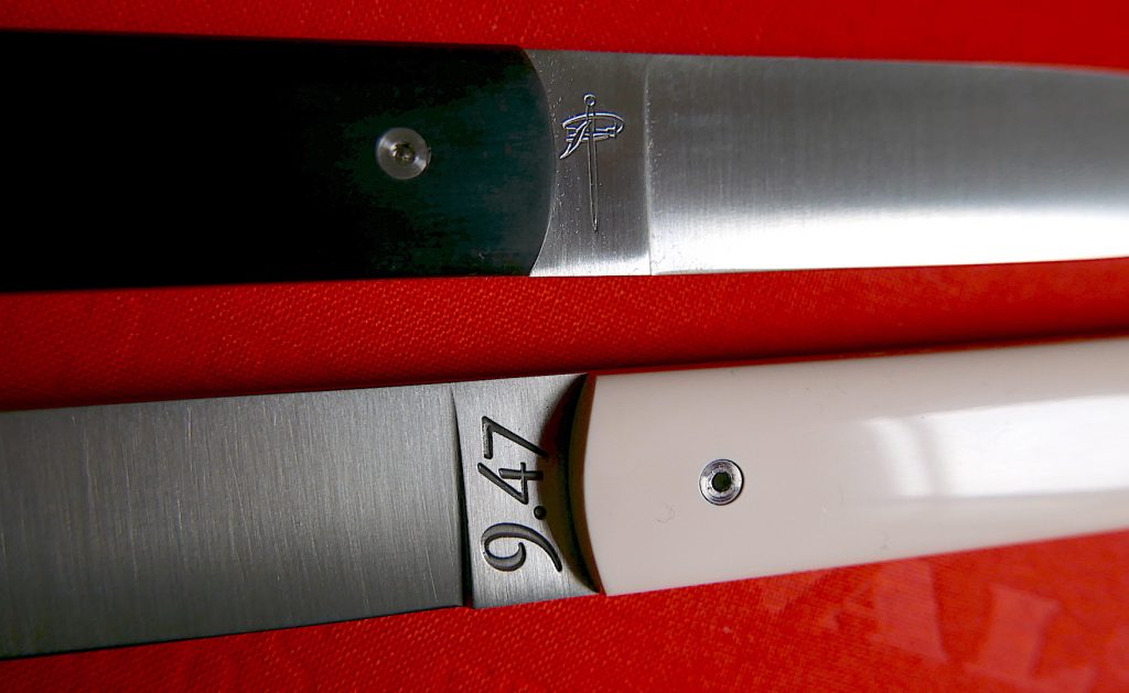 Modèle de couteau noir et blanc